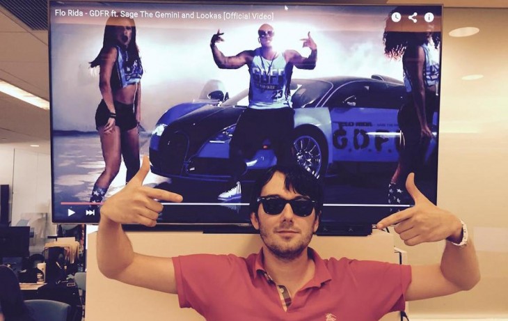 Martin Shkreli frente a tv