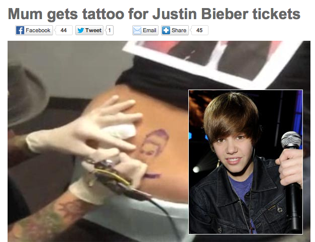 mamá con tatuaje de Justin Bieber