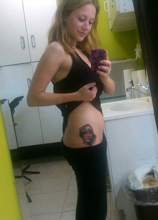 chica con tatuaje de Justin Bieber