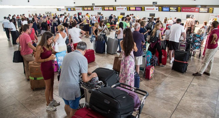 Personas en aeropuerto