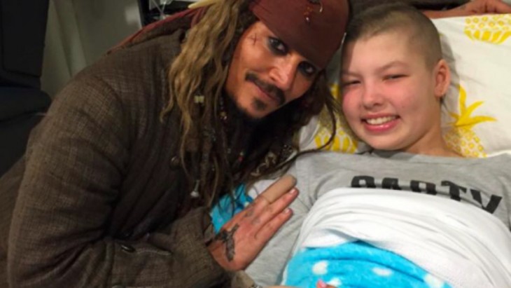 Jhonny Depp con niño enfermo