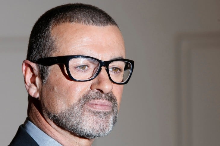 George Michael con lentes