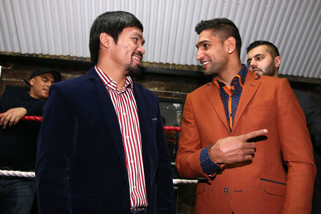 manny pacquiao y amir khan saludandose