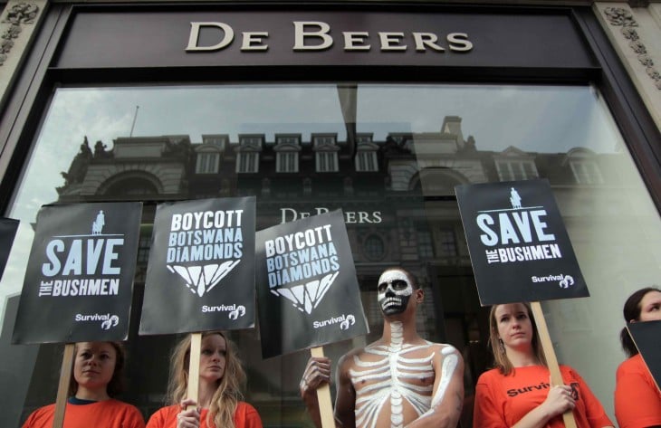 Protesta ante joyerías De Beers