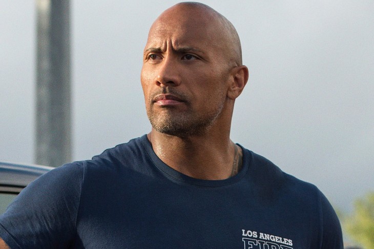 The Rock con la cabeza rapada