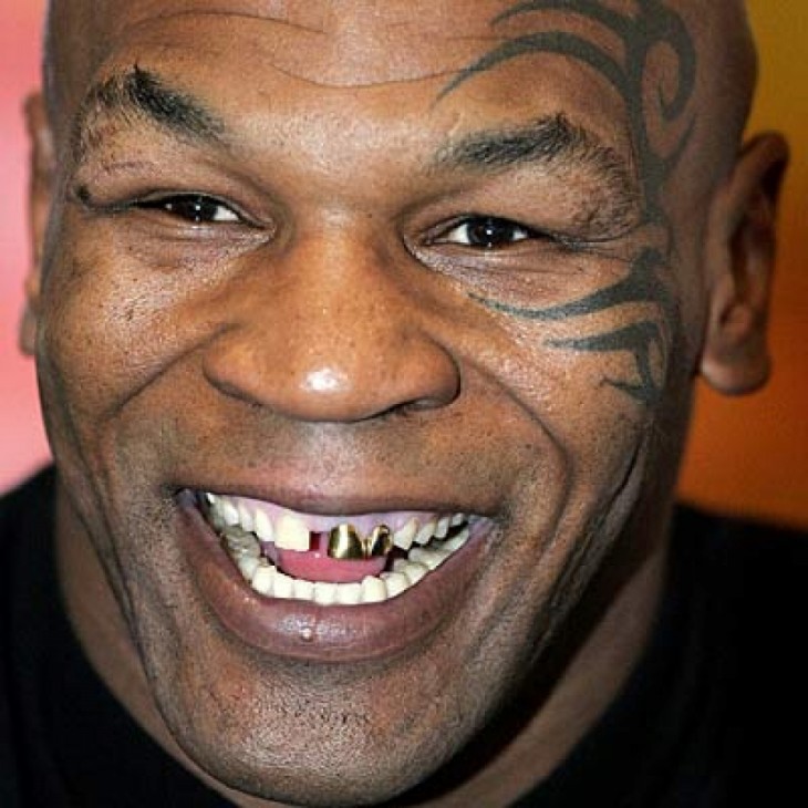 Mike Tyson con dientes de oro