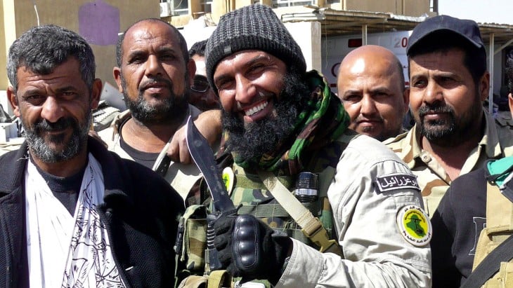 Abu Azrael el rambo real con cuchillo