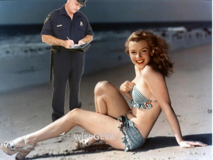policia, Photoshop de Marilyn Monroe