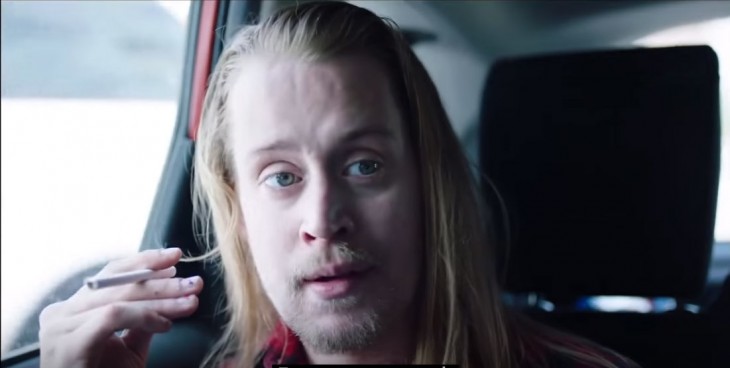 MACAULAY EN UNA ESCENA DE DRYVRS