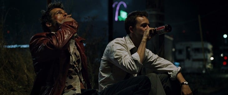 Escena película Club de la Pelea tomando cerveza