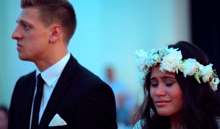 pareja ve haka en su boda