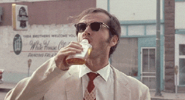 Jack Nicholson bebiendo de la botella