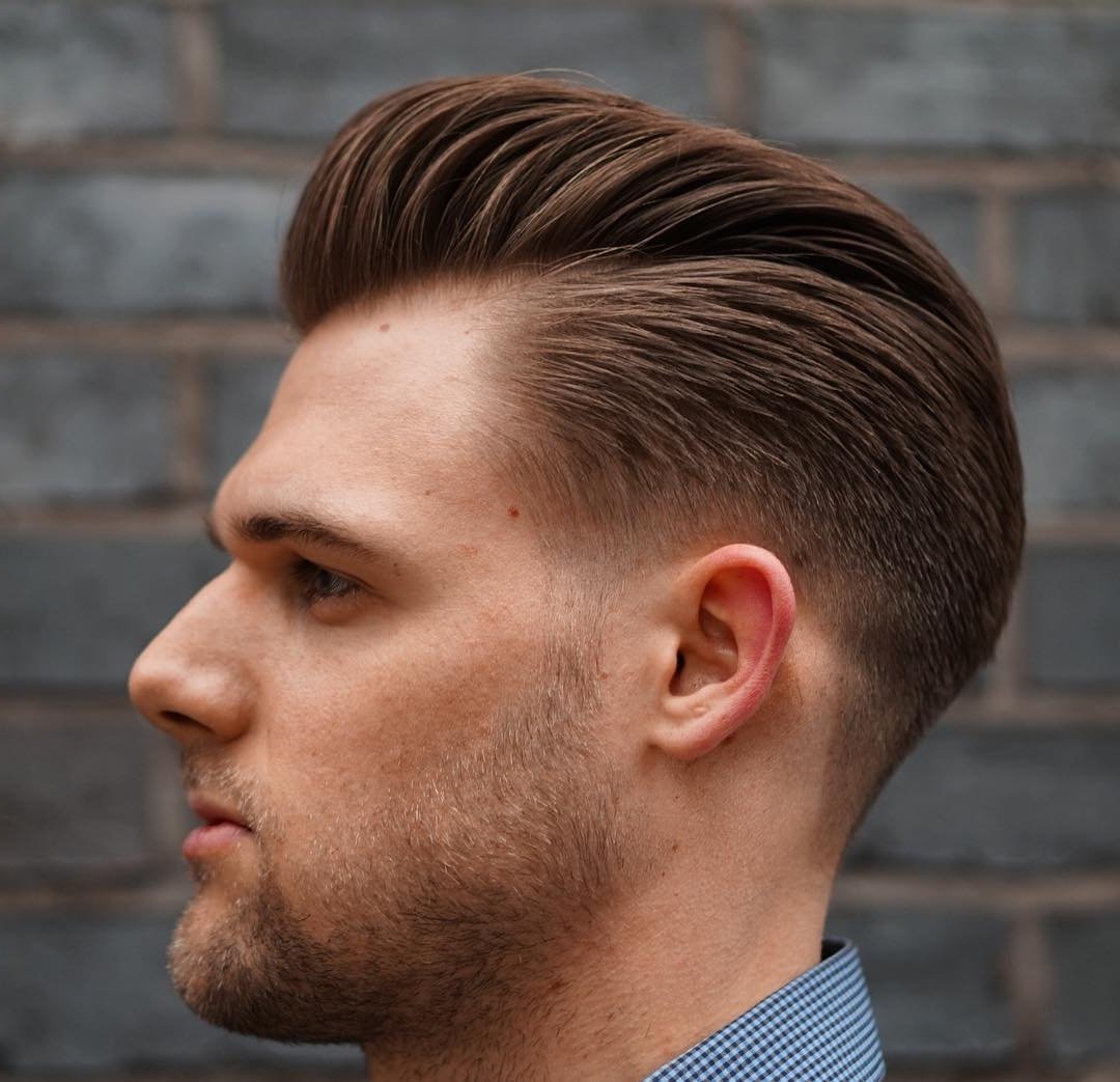 Corte de cabello con estilo para hombre