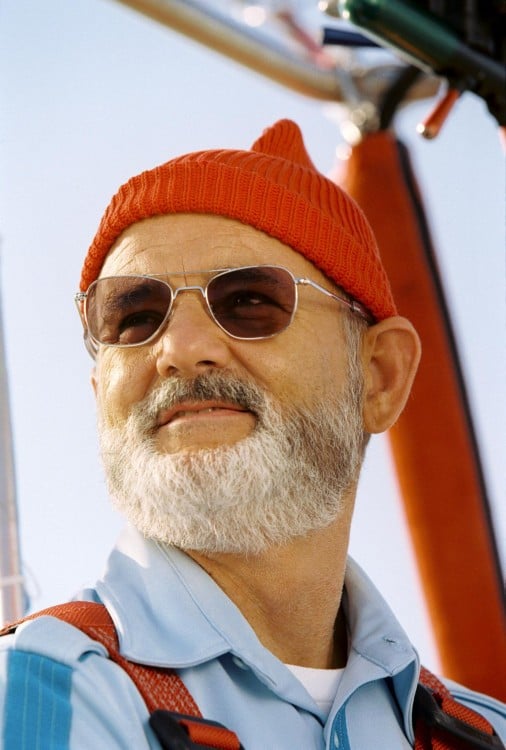 Bill Murray con lentes y gorro rojo