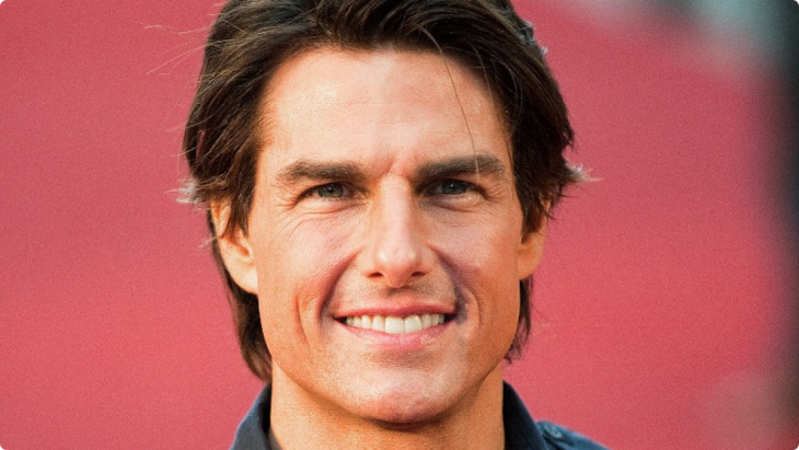 Tom Cruise sonríe