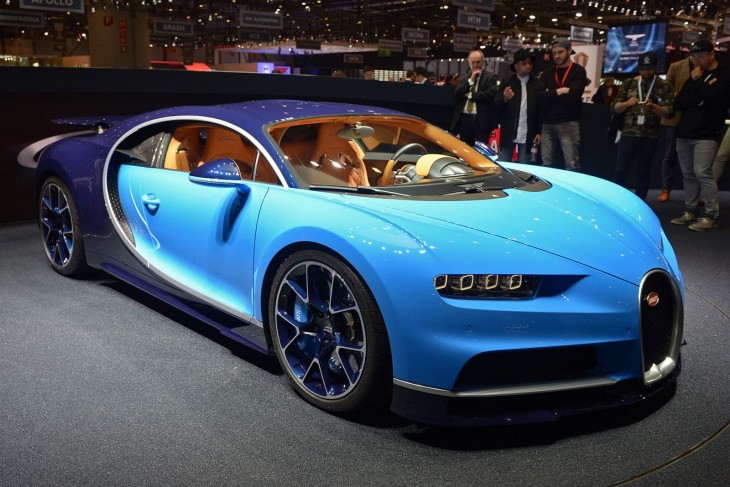 Bugatti Chiron color azul