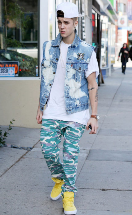 Justin Bieber con ropa ridícula