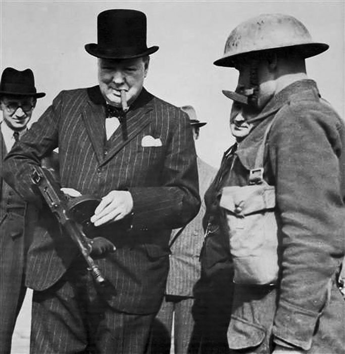 churchill con ametralladora