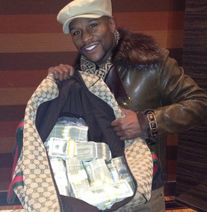 Mayweather con bolsa llena de dinero