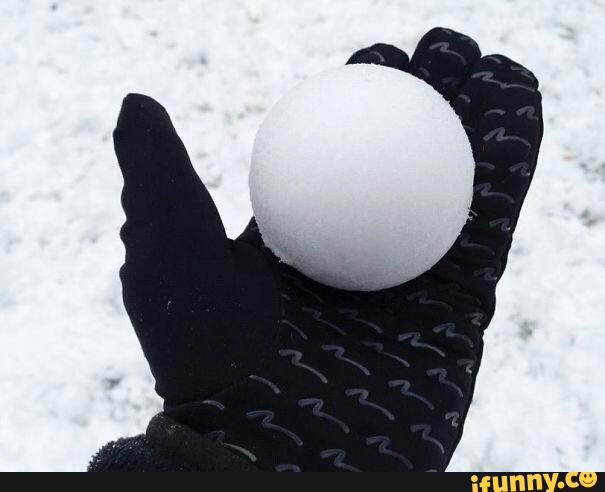Bola de nieve en mano