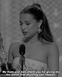 Alicia Vikander recibe el Oscar