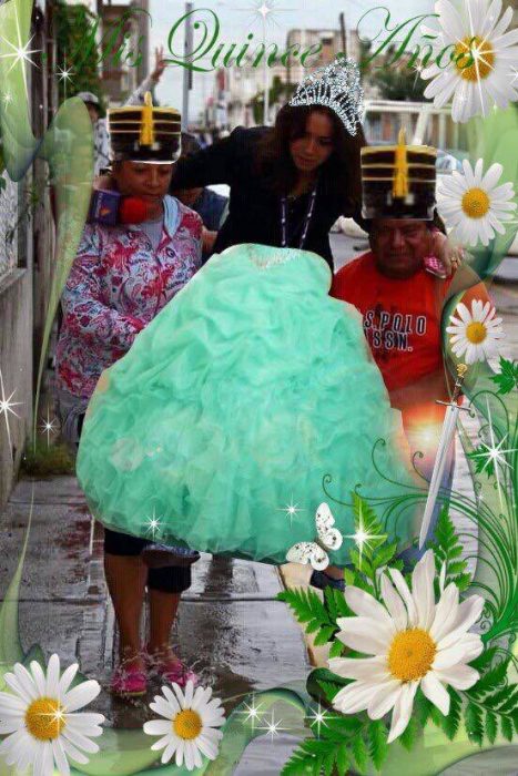 meme Lady reportera, quinceañera