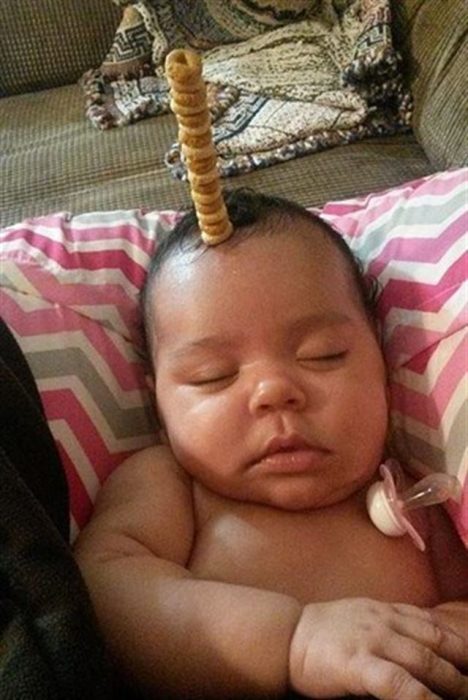 reto cheerios en niño dormido