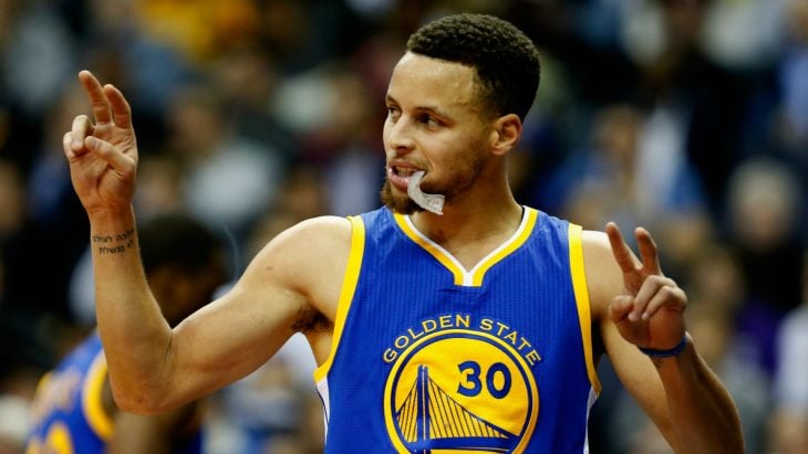 Stephen Curry muerde protector bucal