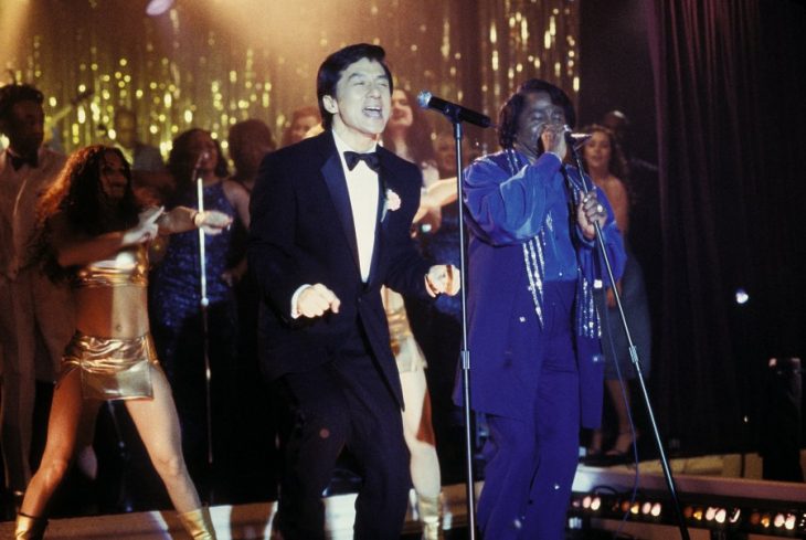 jackie chan cantando