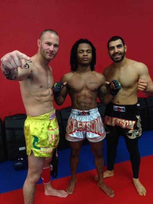 ivan cole con dos peleadores mma