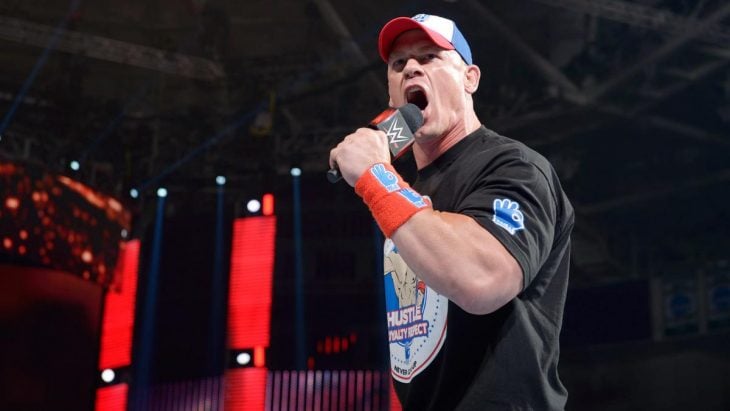 john cena con microfono