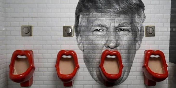 Donald Trump baño