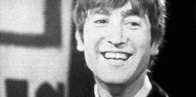 John Lennon sonriendo