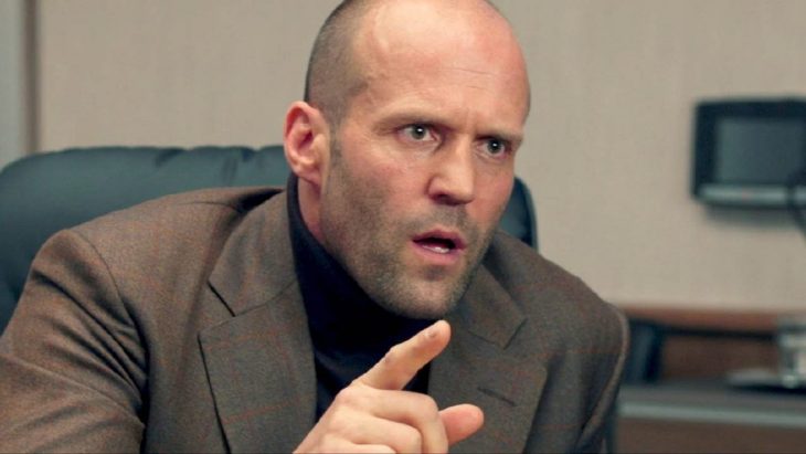 statham levanta dedo