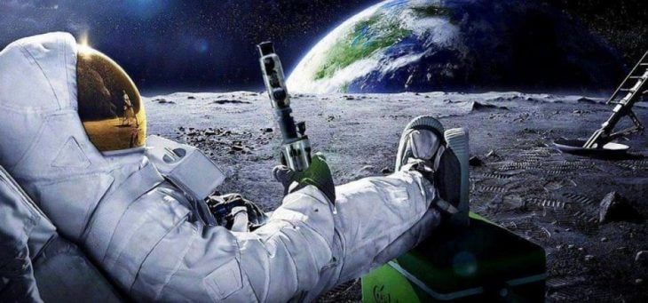 astronauta sentado en la luna