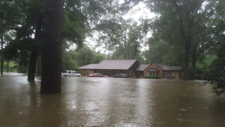 inundación casa de tony perkins