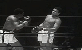 Muhammad Ali esquiva golpes