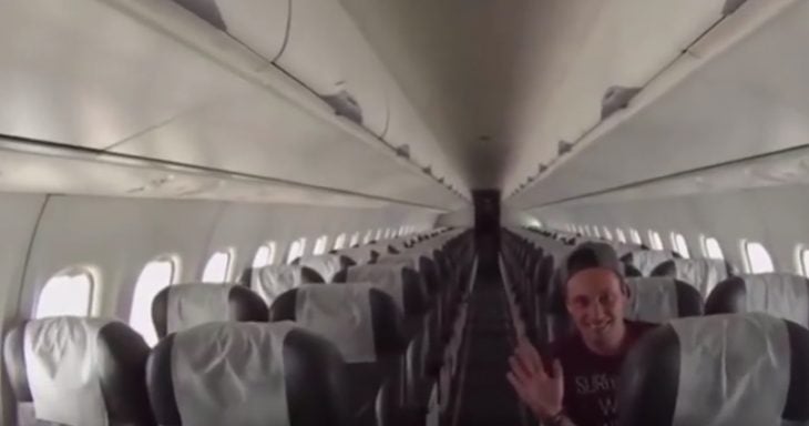 Viaja solo en un avión