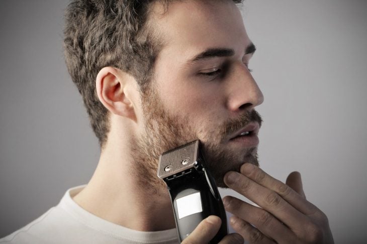 Arreglándose la barba