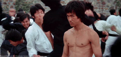 Bruce Lee concentrado