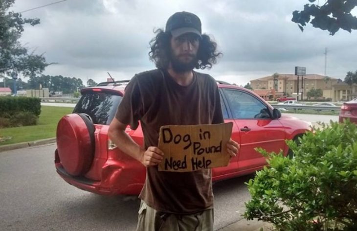 indigente pedía para liberar a su perro