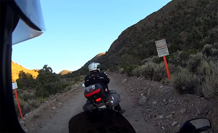 Motociclistas en el Área 51