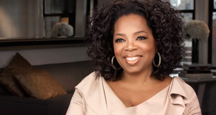 Oprah sonriendo en televisión