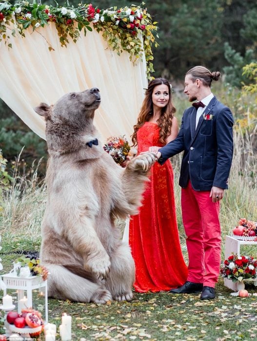 oso y pareja
