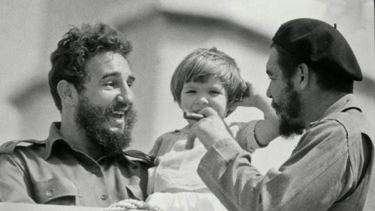 Fidel con su hijo y el Che