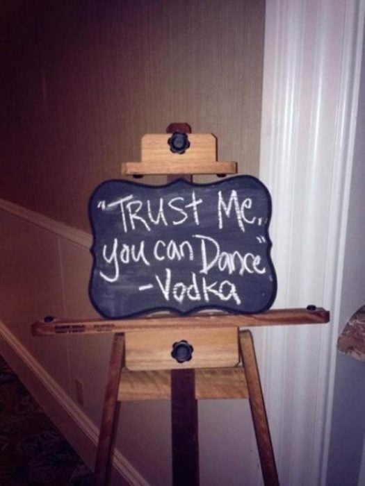 letrero bar vodka