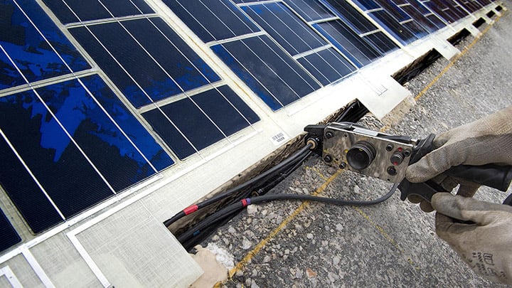 Instalando paneles solares