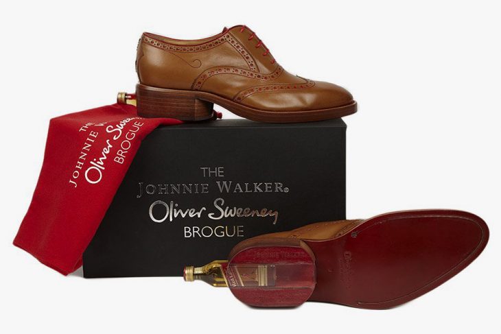 Botella de Johnny Walker en el zapato