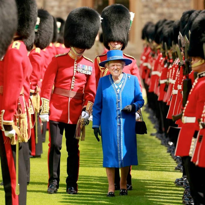 Trum y la reina Isabel con guardias