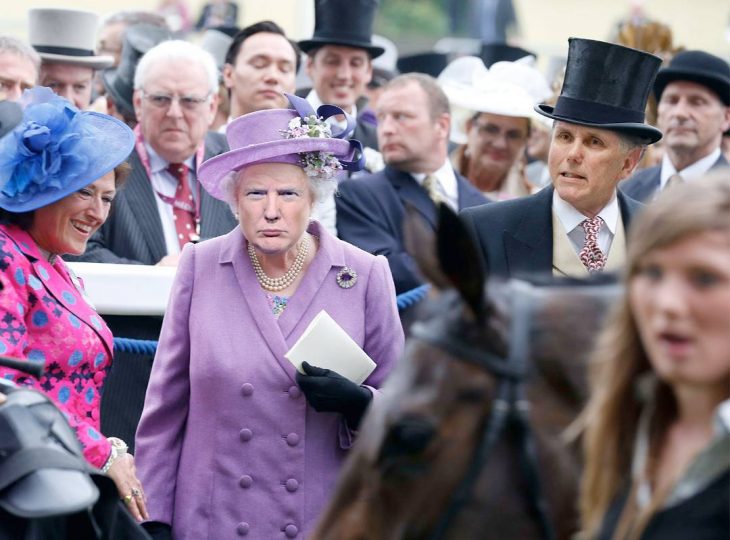 Trum y la reina Isabel entre multitud vestido morado